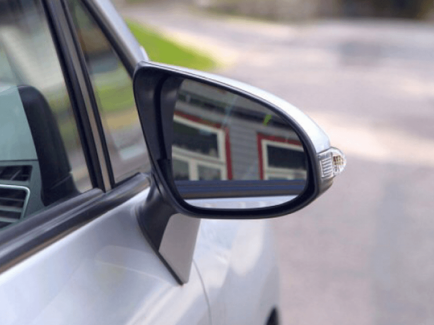 Gjithnjë e më shumë po vidhen pasqyrat e veturave, hajnat po e përdorin teknologjinë e avancuar të tyre