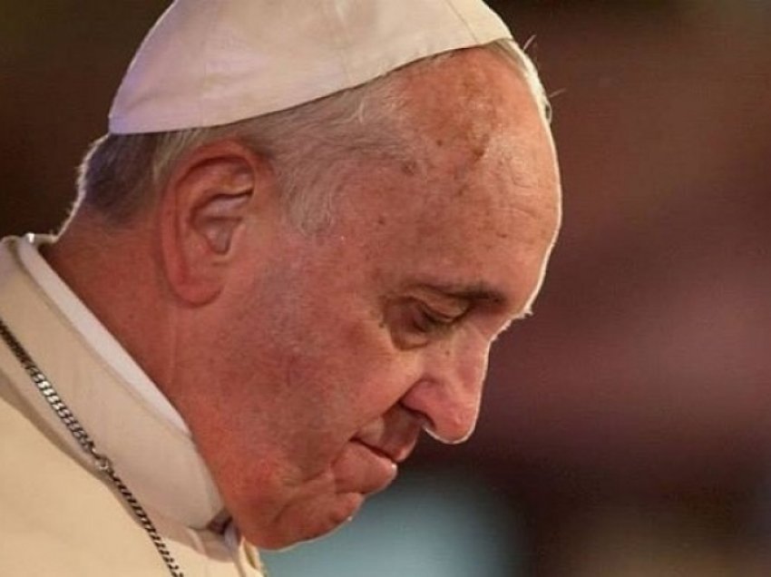 Papa Françesku përfundon udhëtimin në veriun e Irakut të shkatërruar nga lufta 