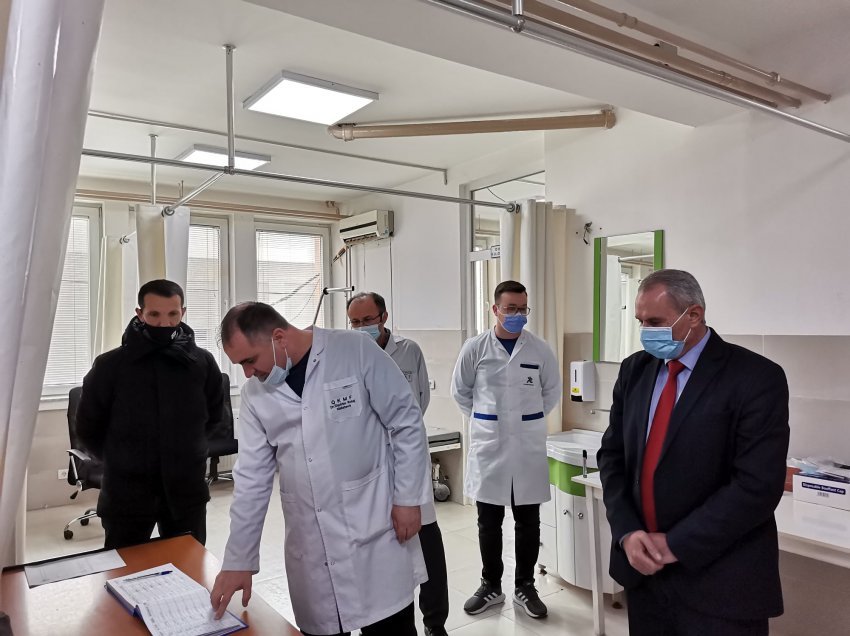 Nënkryetari Berisha dhe drejtori Hoti, vizituan QKMF në Malishevë për njoftuar me bërjen e testeve rapide për covid-19