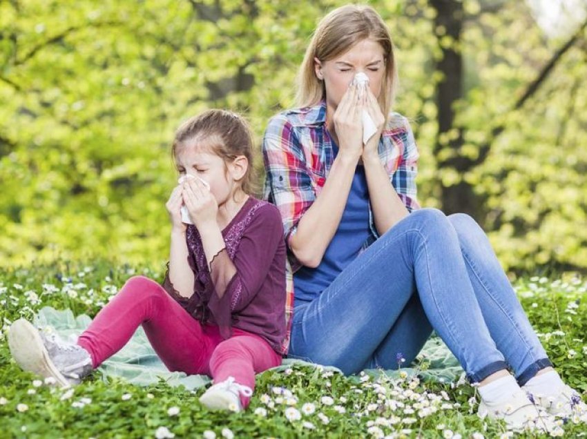 Pranvera po afrohet, e me të alergjitë – Pse ndodh ky reagim i trupit?