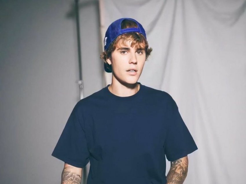 Justin Bieber shfaqet me modelin e ri të Adidas, s’duken të bukura, por janë të shtrenjta 