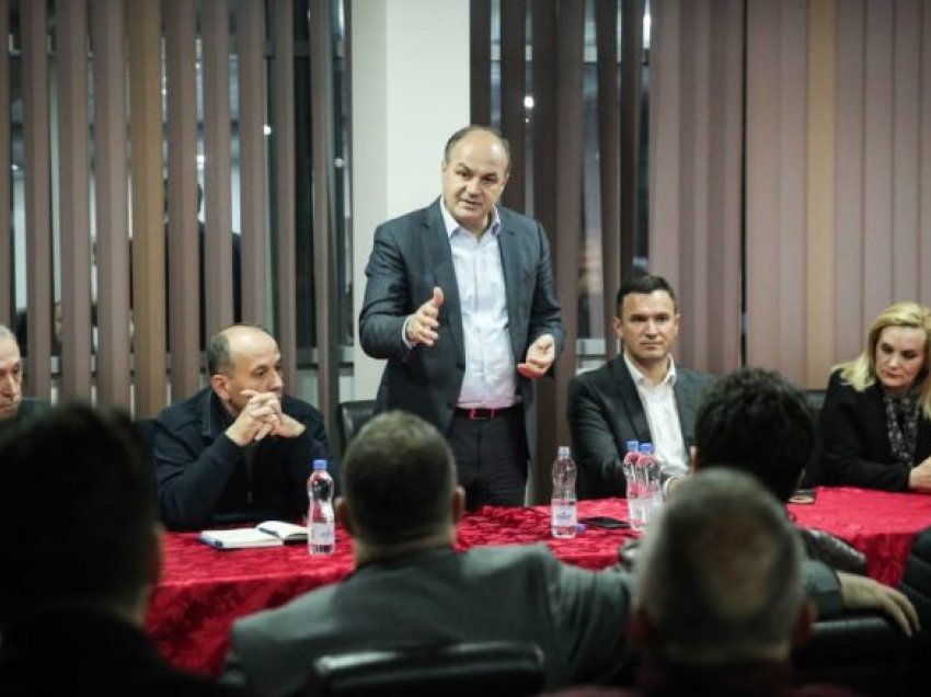 Hoxhaj nis takimet me degët e PDK-së në Kosovë