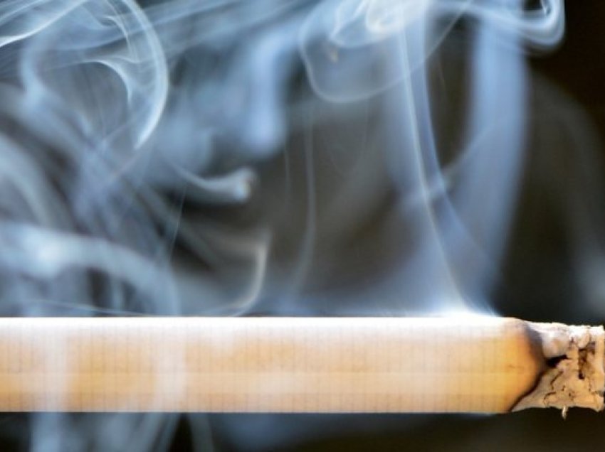 A e shton duhanpirja rrezikun e prekjes nga Covid-i i formës së rëndë?