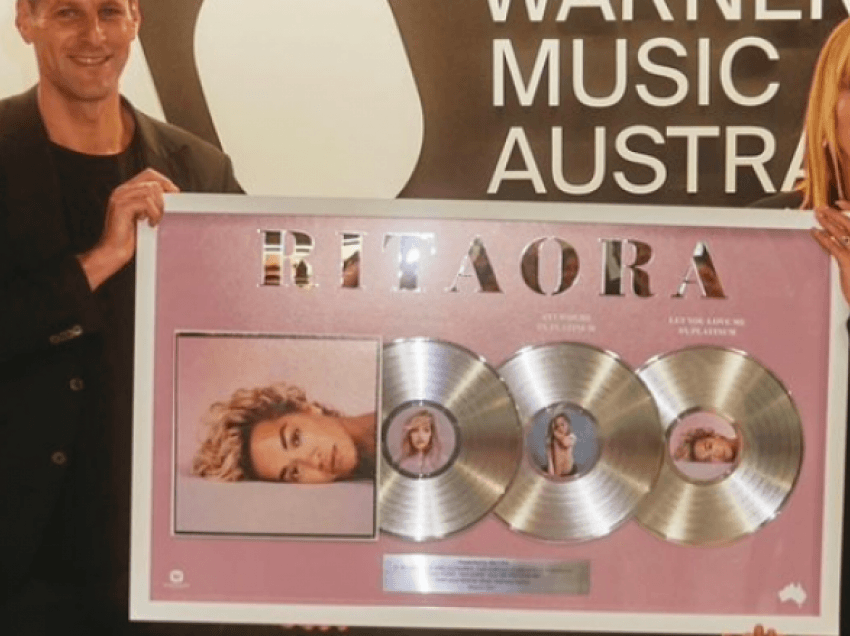 Rita Ora vlerësohet me tre disqe platini në Australi nga “Warner Music Australia”