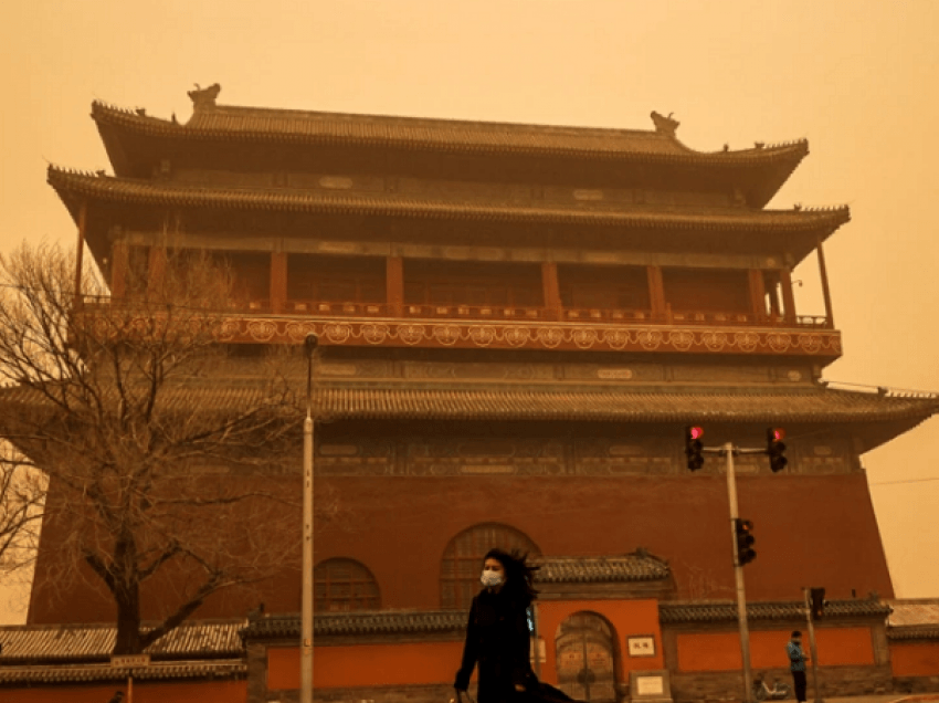 Stuhia e rërës, më e madhja e dekadës së fundit, goditi Pekinin/ Flet shqiptarja: Mbaja tre maska…