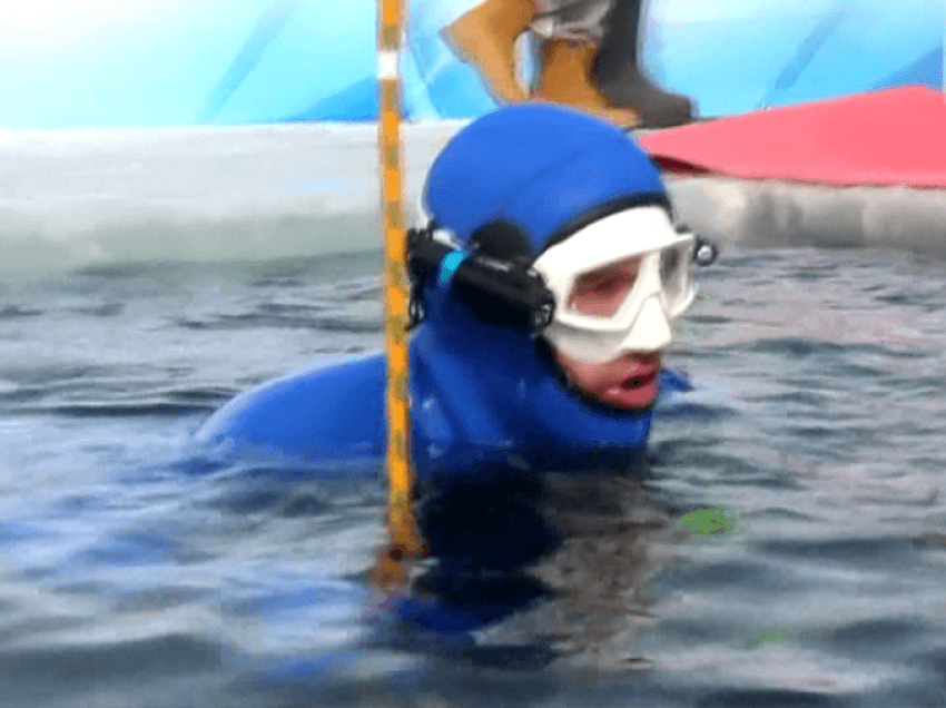Zhytësi vendos rekord të ri, hyn 80 metra nën ujërat e akullta