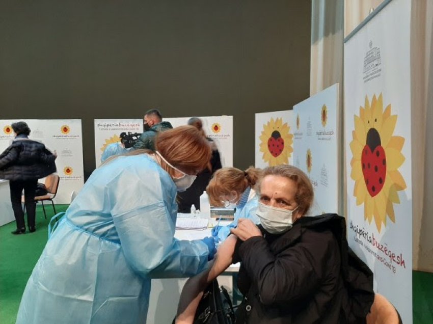 ​Kosova nuk po siguron vaksinën, punonjësit shëndetësorë nga Kosova vaksinohen në Shqipëri