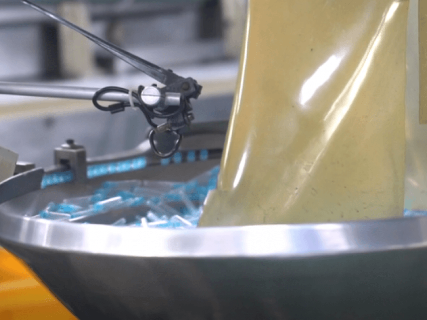 Fabrika indiane që prodhon 6.000 shiringa për minutë