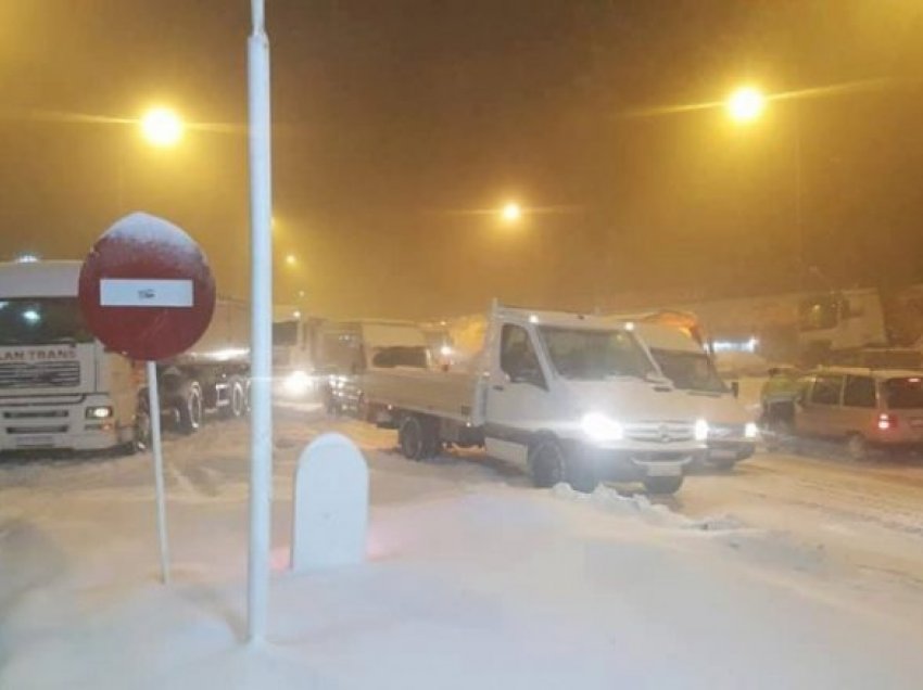 Reshjet e borës, dhjetëra aksidente në Shkup