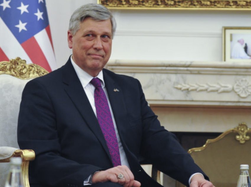 Edhe ambasadori amerikan uron Albin Kurtin për qeverinë e re