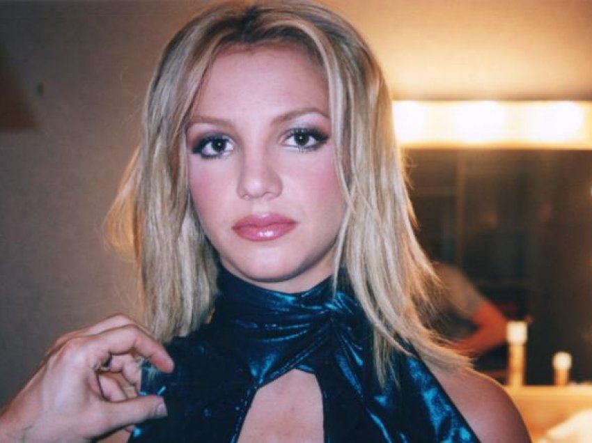 Britney Spears tregon se a e ka në plan të flasë në publik lidhur me rimarrjen e kontrollit të financave nga babai i saj