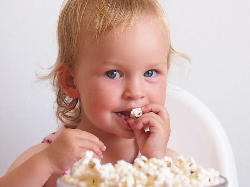Pse fëmijët nën moshën 4 vjeç nuk duhet të hanë kokoshka