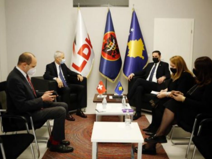 Abdixhiku njofton ambasadorin e Zvicrës dhe atë të Hungarisë për procesin e rimëkëmbjes së LDK-së 