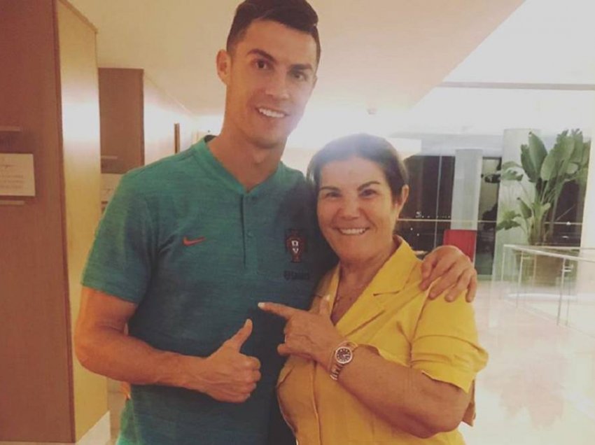 Shikoni surprizën që i bëri Ronaldo të ëmës