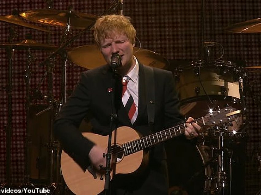 Ed Sheeran shpërthen me lot teksa performon këngën kushtuar vajzës së tij