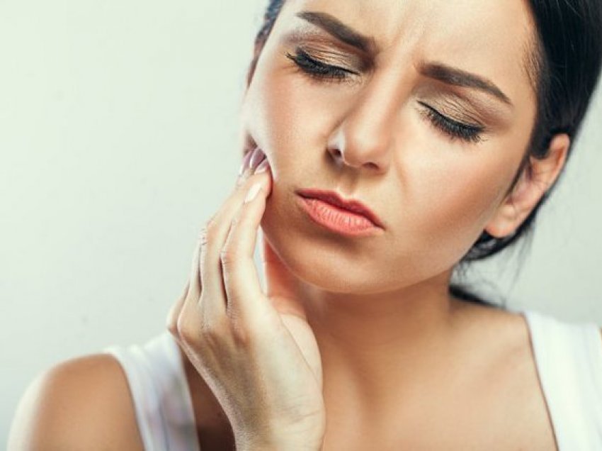 5 dhimbje të çuditshme që mund t’i ngatërroni me dhimbjen e dhëmbëve