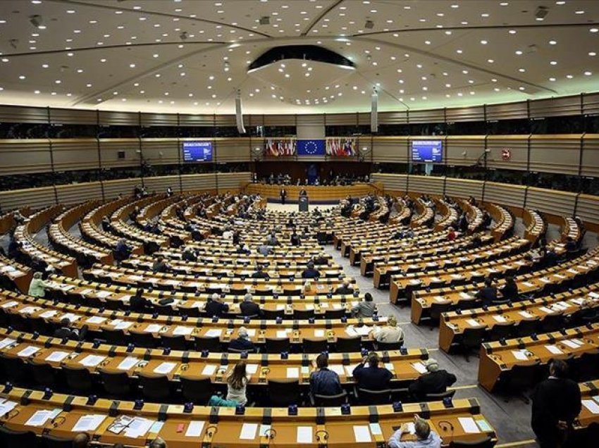 Parlamenti Evropian voton pro vizave për Kosovën