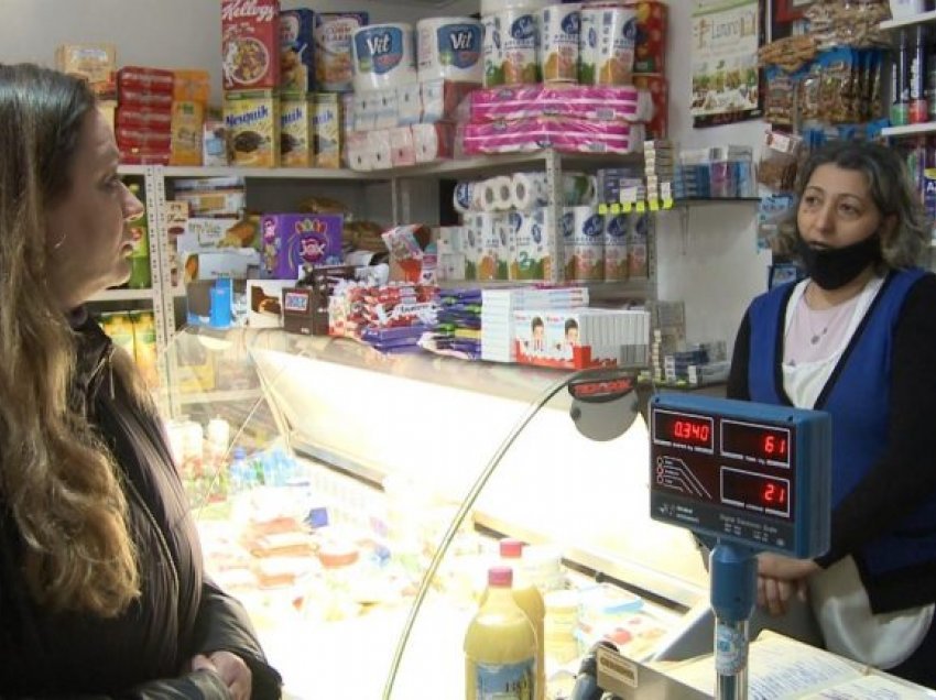 Albana Vokshi me biznesin e vogël në Tiranë: Me programin e PD do të keni vëtëm një taksë, sa 1/3 e asaj që paguani sot
