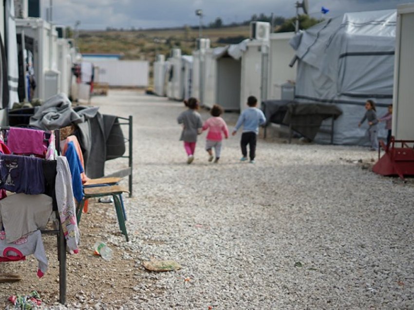 Dy gra dhe dy fëmijë sirianë janë gjetur të ngrirë në Liban