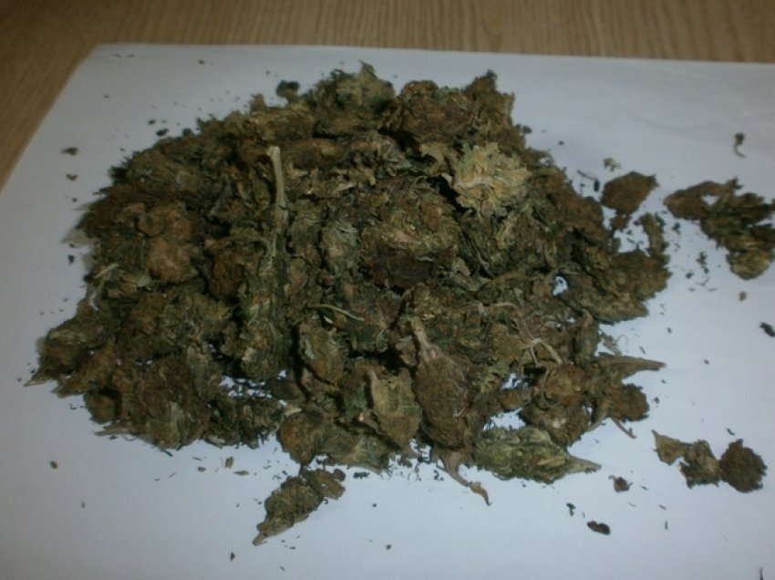 Iu gjetën mbi 3 kg marihuanë, arrestohen 2 të dyshuar në Skenderaj
