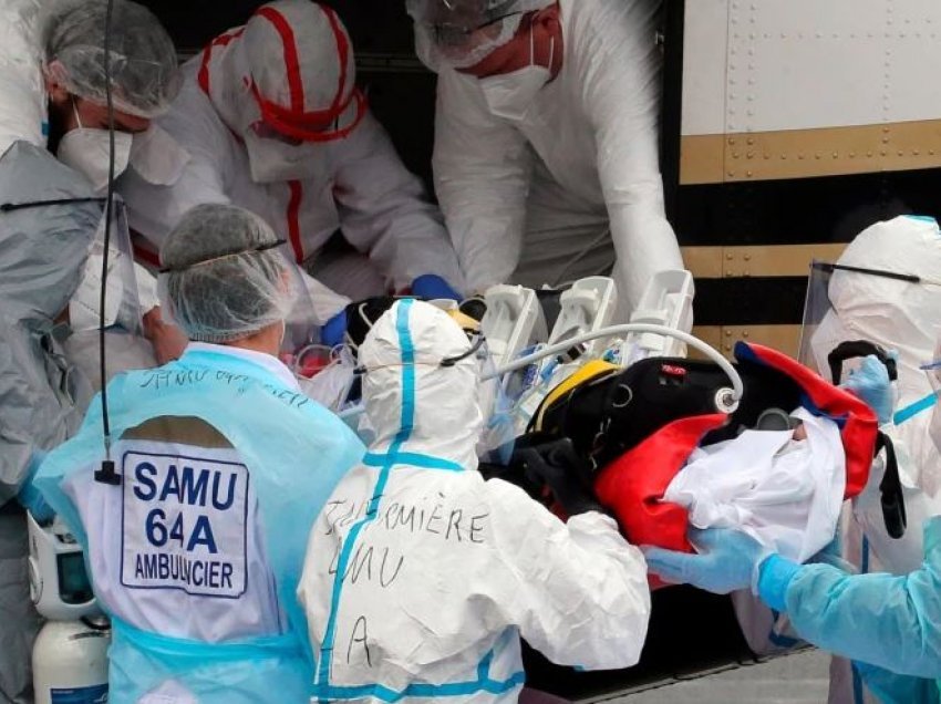 Mjekët francezë paralajmërojnë për mbingarkesë katastrofike të spitaleve nga COVID-i