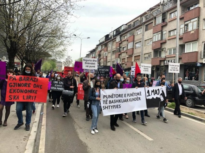 ​Marsh protestues në Prishtinë, kërkohet drejtësi dhe barazi për të gjithë punëtorët