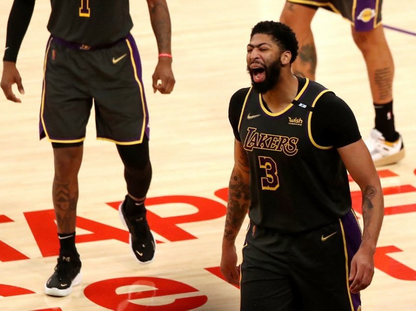 Lakers arritën të ngrejnë kokë duke iu falur yllit tjetër të ekipit