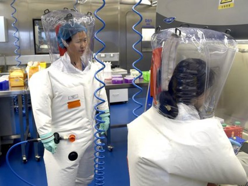 Grupi i shkencëtarëve ngre dyshime: Koronavirusi mund të ketë dalë nga laboratori në Kinë