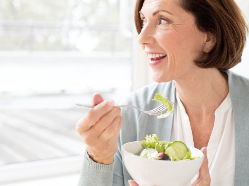 Si mund të ndihmojë agjërimi i ndërprerë në humbjen e peshës gjatë menopauzës