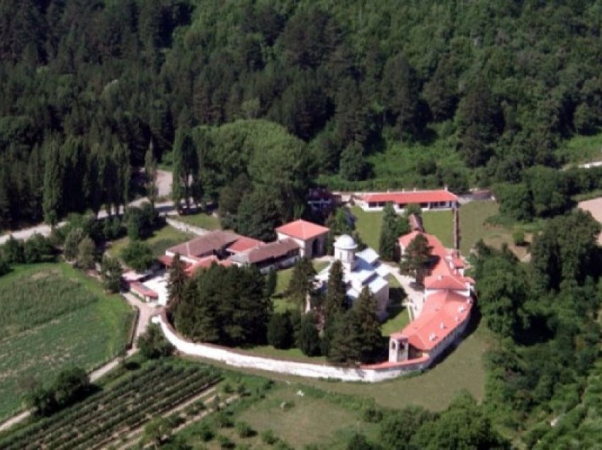 Szunyog: Vendimi i Kushtetueses për Manastirin e Deçanit nuk po zbatohet