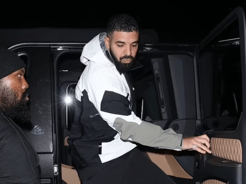 Drake fotografohet në Santa Monica derisa kalon mbrëmjen me miqtë