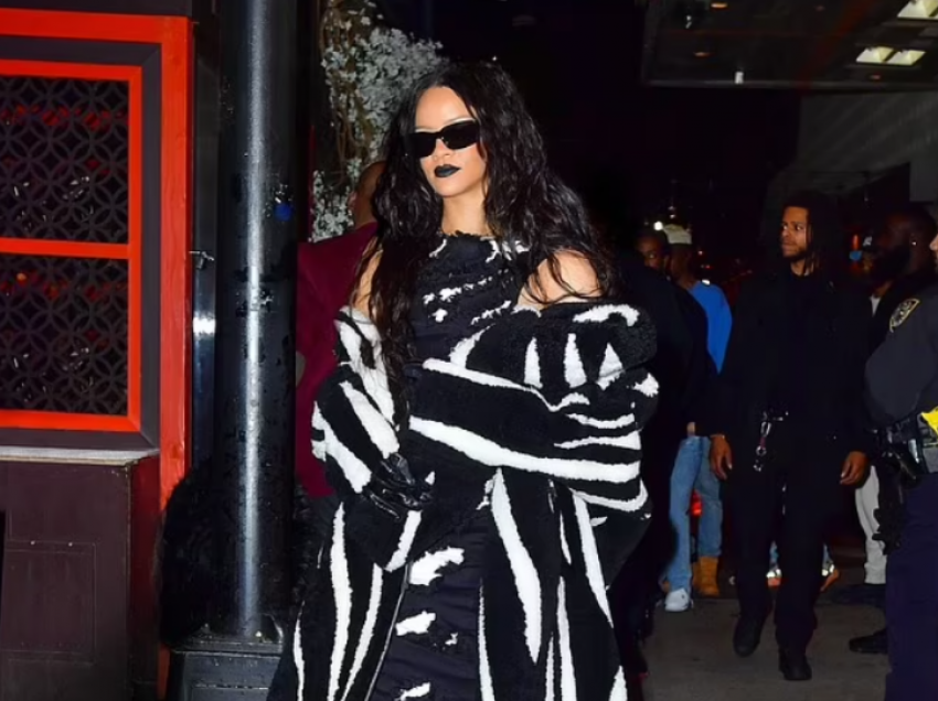 Rihanna përplot stil rrugëve të New York-ut