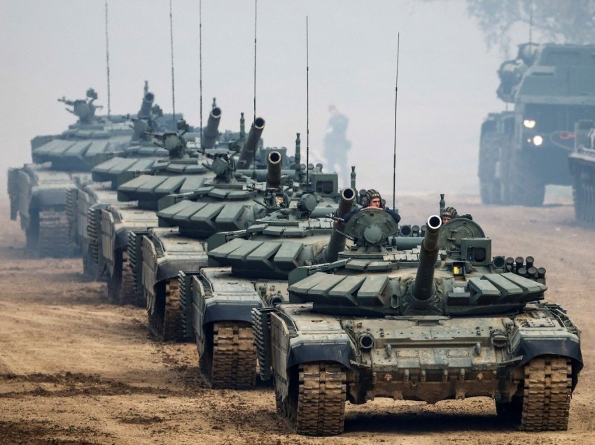 Pamje/ Rusia nis tanket drejt Ukrainës, Evropa në alarm