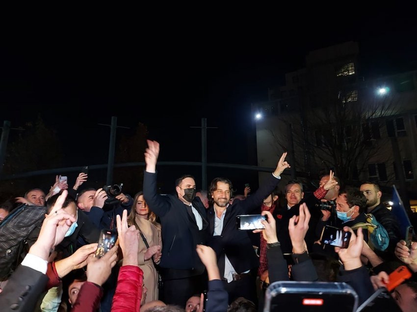 LDK-ja feston në qendër të Prishtinës – Rama: Do t’i realizojë të gjitha premtimet