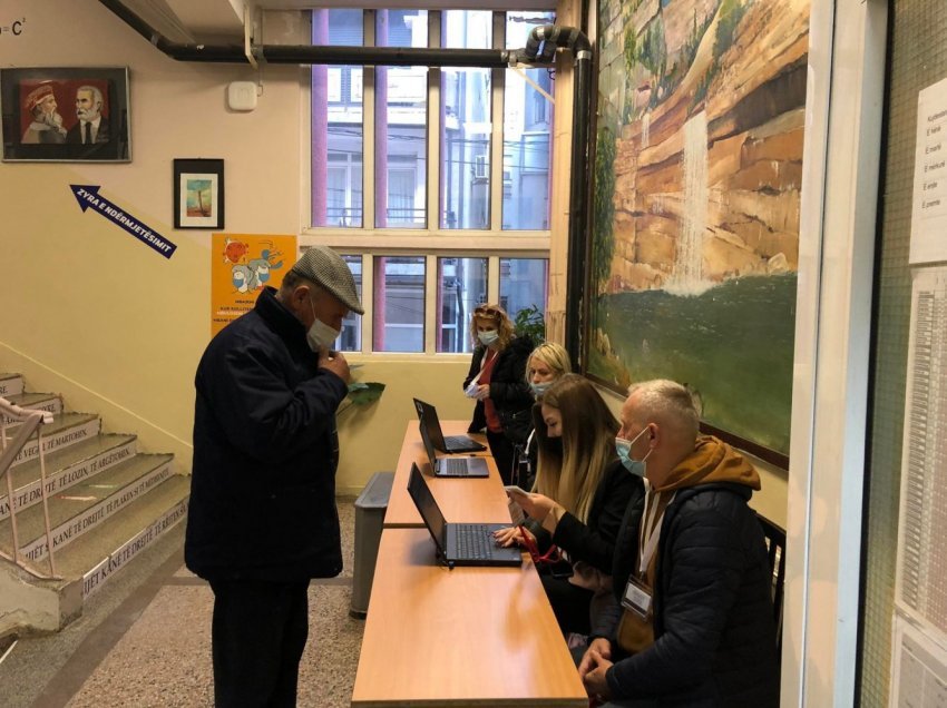 Votojnë qytetarët e Prishtinës, presin ndryshime