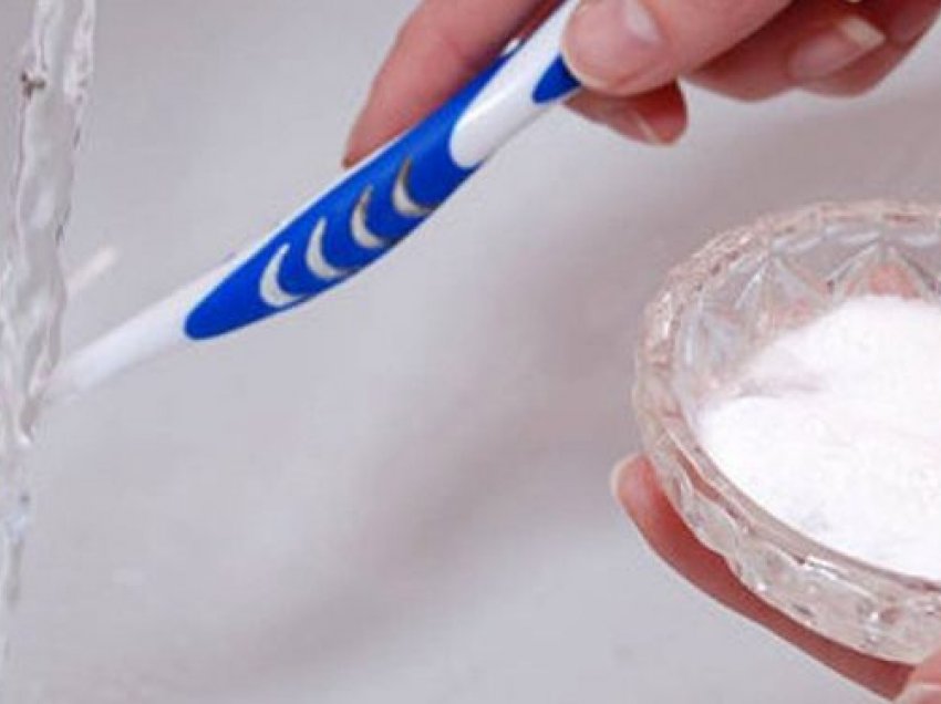 Si të përdorni kripën për dhëmbë më të shëndetshëm dhe të fortë