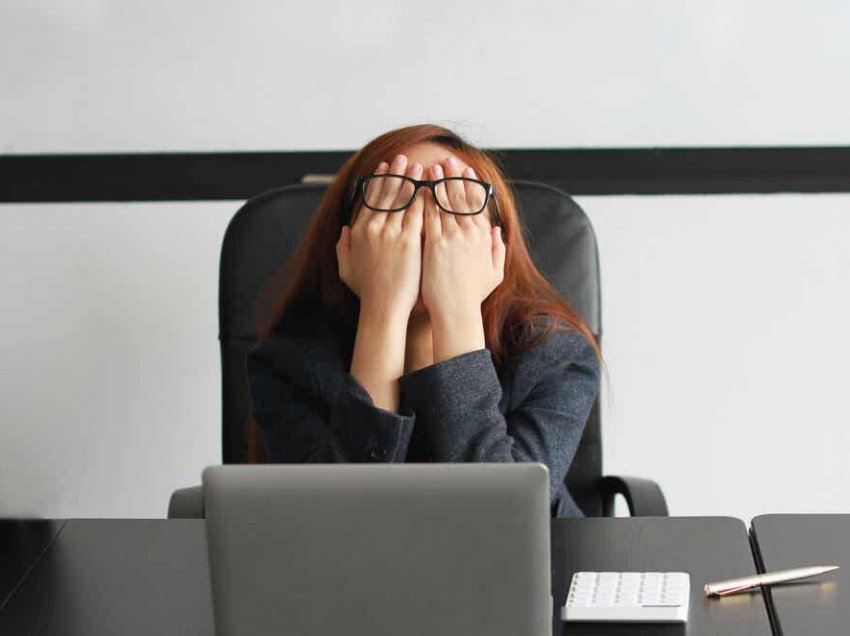 5 shenja që tregojnë se keni nevojë për pushim nga puna