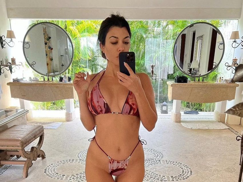 Kourtney Kardashian me 'tanga', tregon linjat para pasqyrës