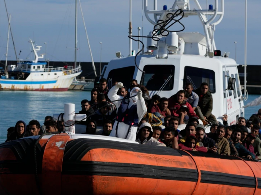 Trafiku i qënieve njerëzore drejt Italisë me varka luksoze me vela