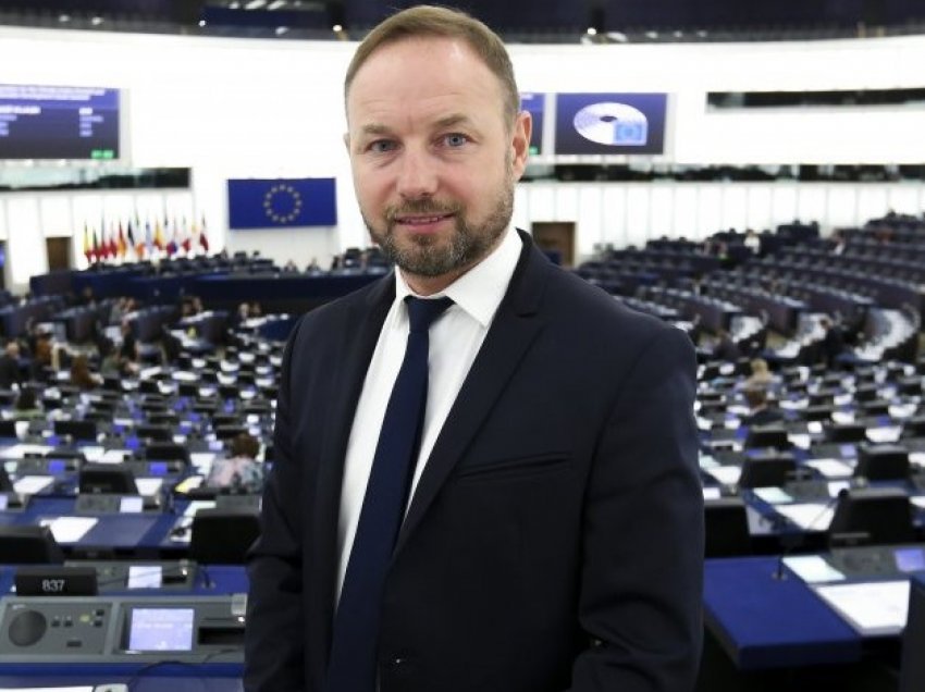 Parlamenti Europian, rezolutë kundër Superligës dhe Botërorit çdo dy vjet