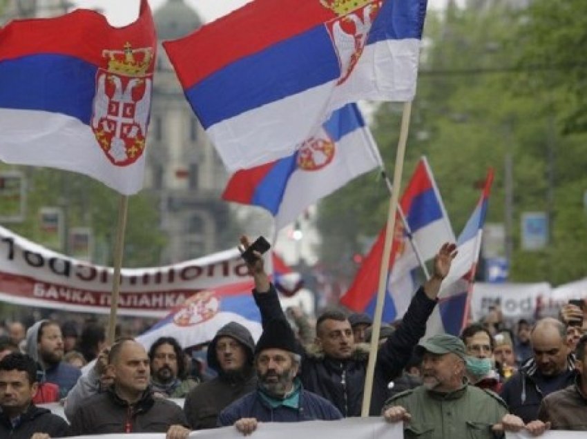 ​Serbia ndër 10 vendet me rënien më të madhe të demokracisë në botë