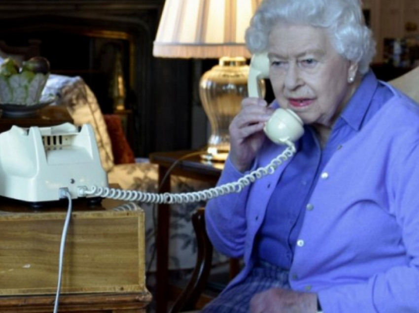 Mbretëresha Elizabeth telefonon vetëm 2 njerëz, do të befasoheni kur ta zbuloni se kush janë