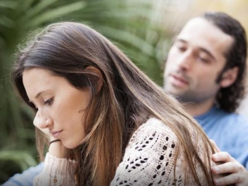 ​Gjashtë shenja delikate që tregojnë se partneri juaj nuk kujdeset për ju