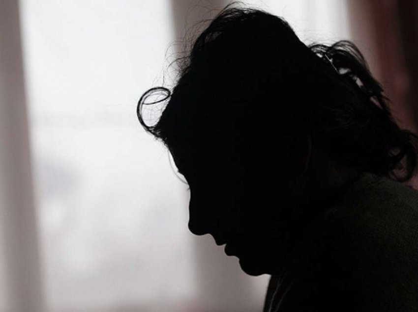 “4-5 orë, 12 vetë më kanë dhunu veç mua”, rrëfimi i trishtë i gruas që i mbijetoi dhunës seksuale gjatë luftës në ndërtesën e UP-së