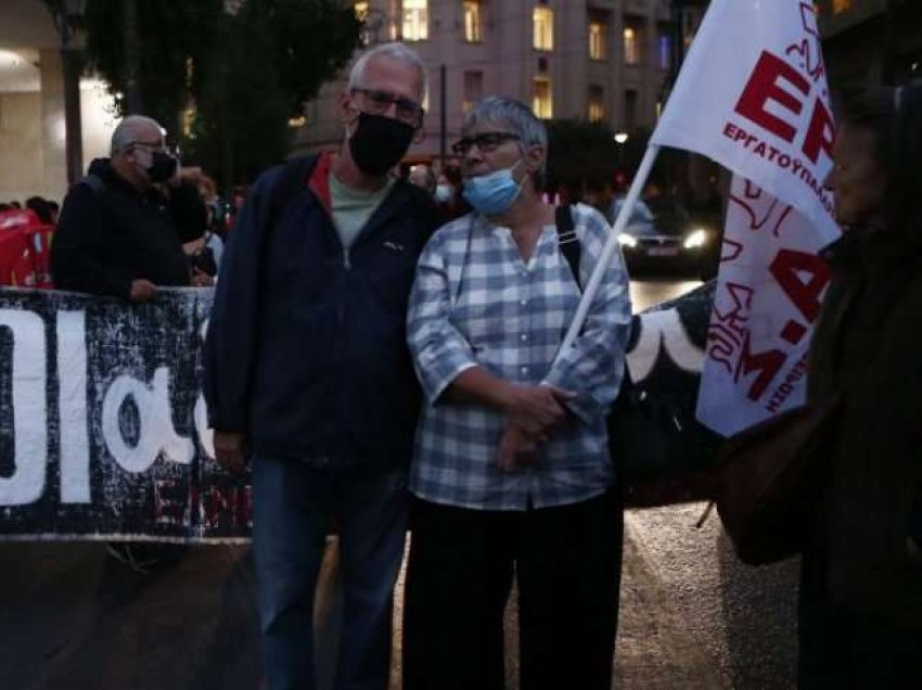 Protesta në Greqi për ligjin e vlerësimeve të mësuesve, policia përdor gaz lotsjellës