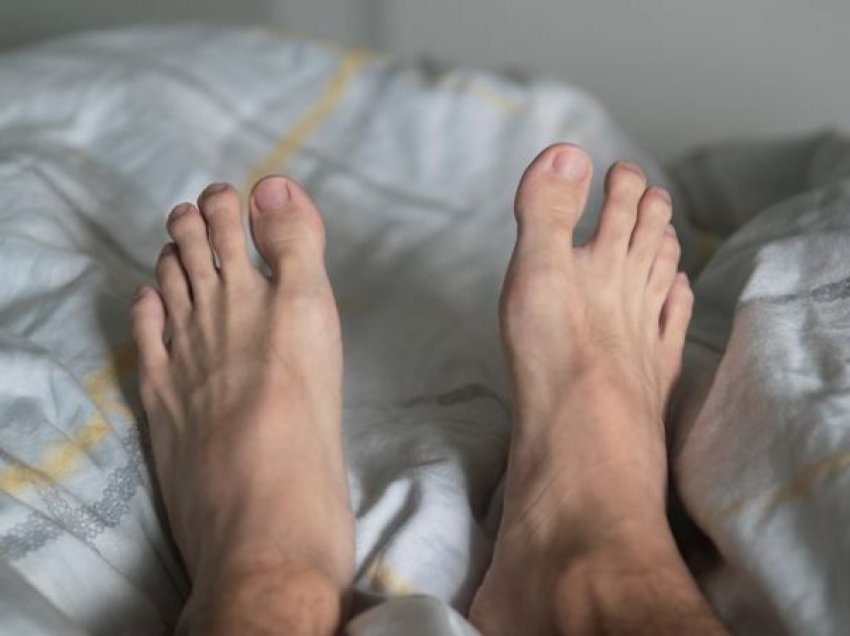 Studimi: Burrat me këmbë të mëdha tradhtojnë më shumë