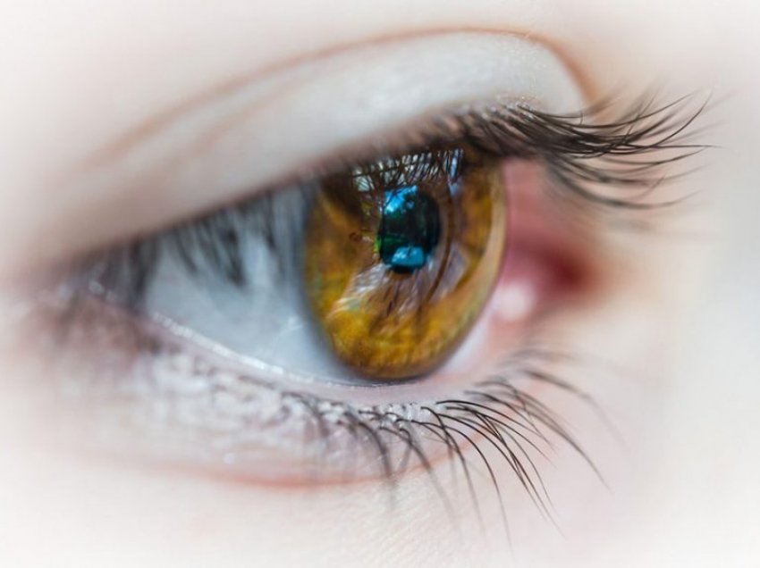 8 problemet shëndetësore që shfaqin simptomat e tyre në sy
