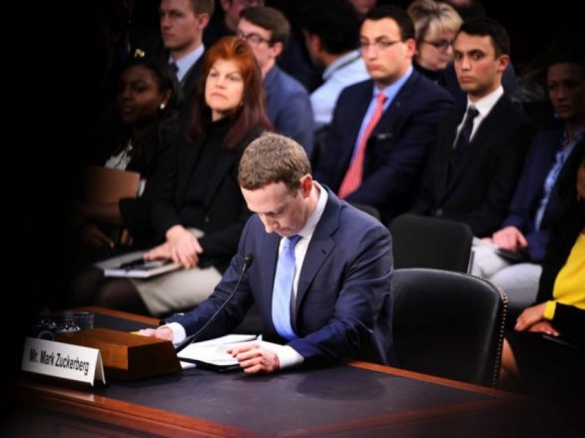 ​Zuckerberg humb 7 miliardë dollarë pas rënies së Facebook