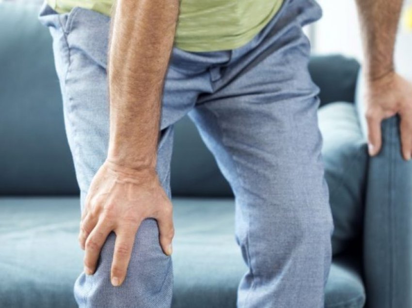 Ecni shpejt për të ndalur dhimbjet e këmbëve, këshillat e mjekëve