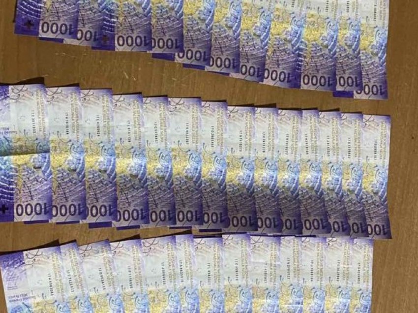 Një udhëtari në kufi i konfiskohen 52 mijë franga